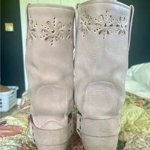 vintage pink floral cutout frye harness 12R boots